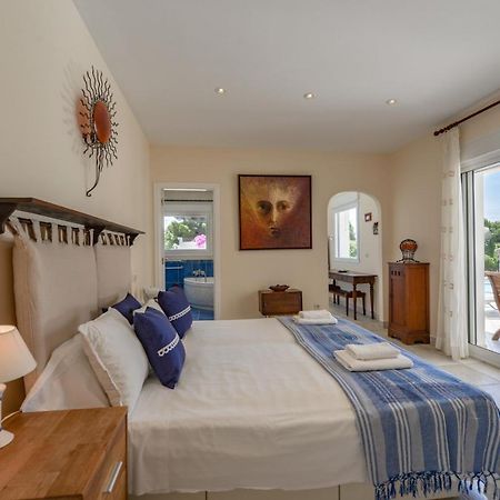Villas Guzman - Acacias เบนิสซา ภายนอก รูปภาพ