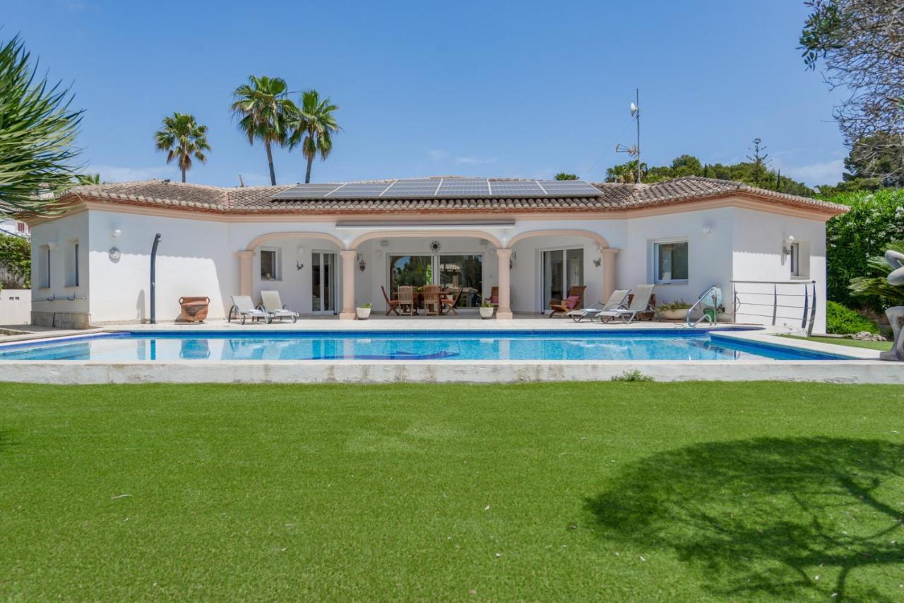 Villas Guzman - Acacias เบนิสซา ภายนอก รูปภาพ