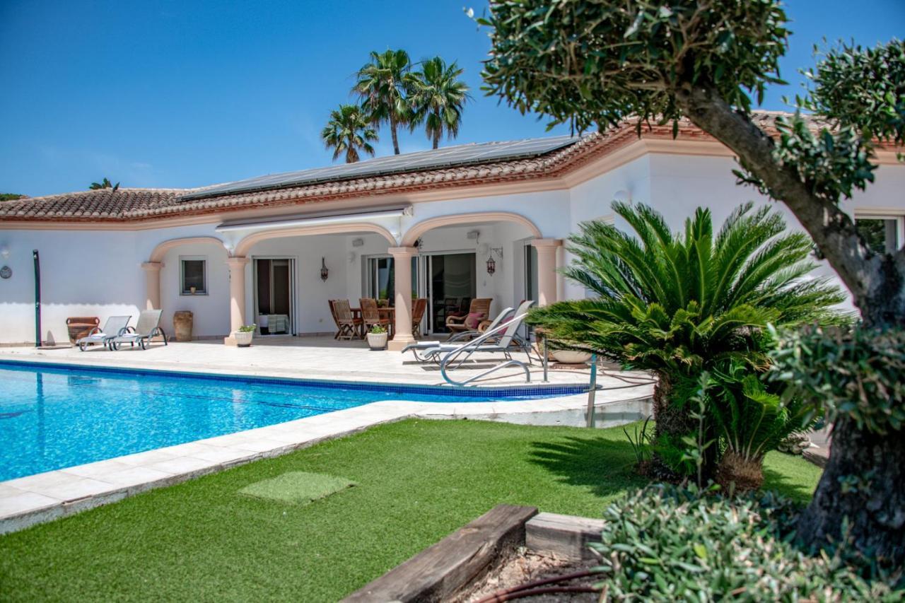 Villas Guzman - Acacias เบนิสซา ภายนอก รูปภาพ