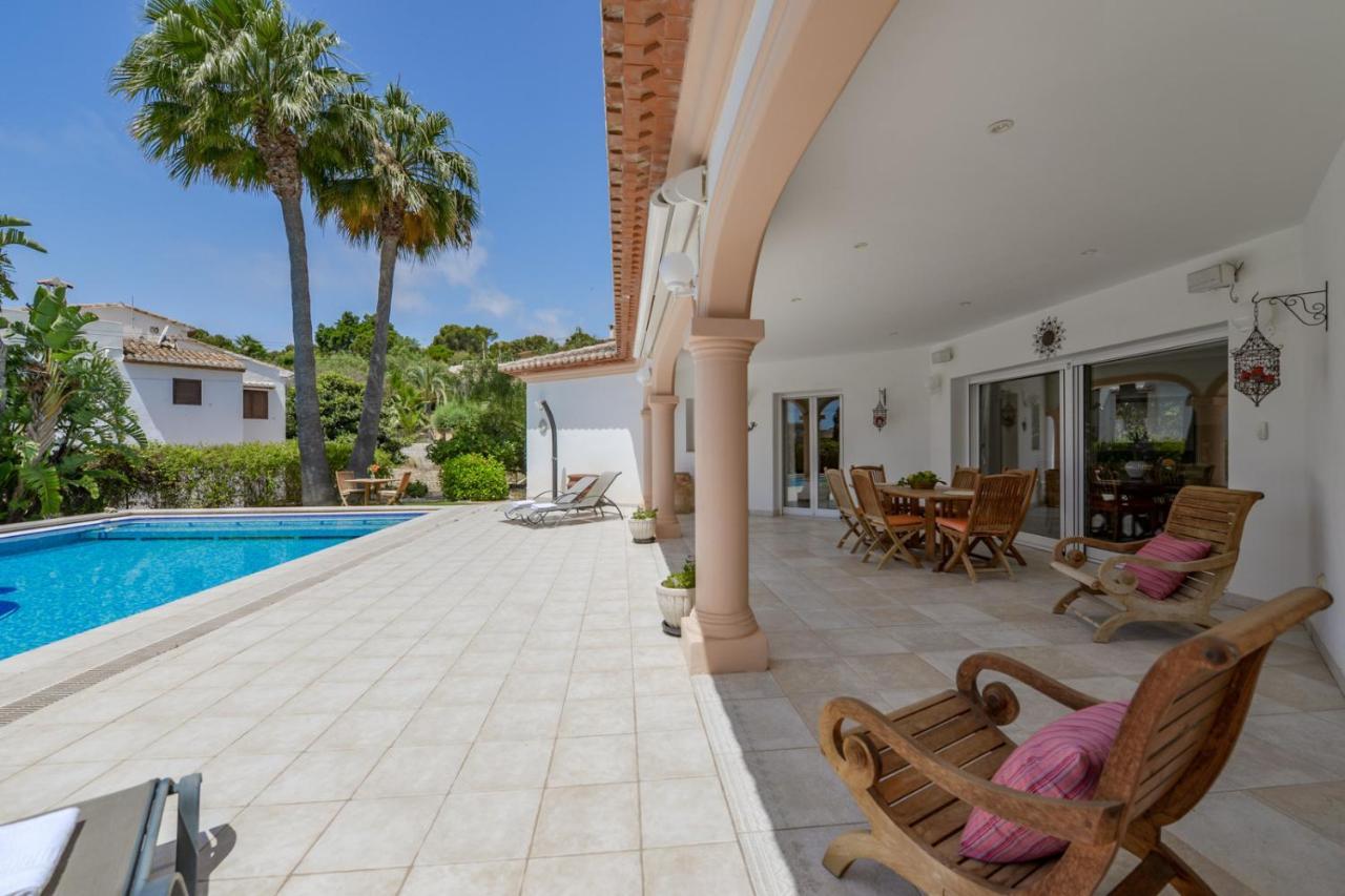 Villas Guzman - Acacias เบนิสซา ภายนอก รูปภาพ