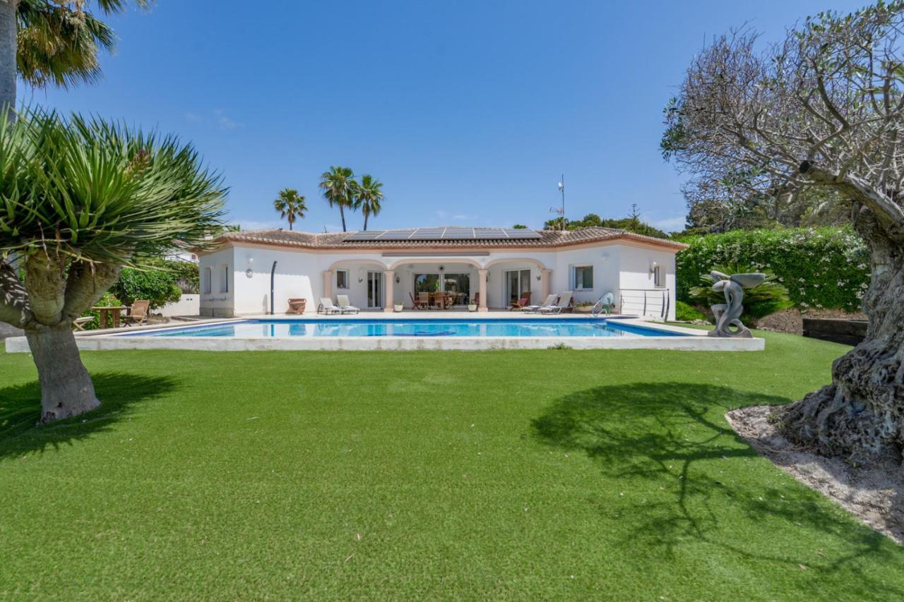 Villas Guzman - Acacias เบนิสซา ภายนอก รูปภาพ