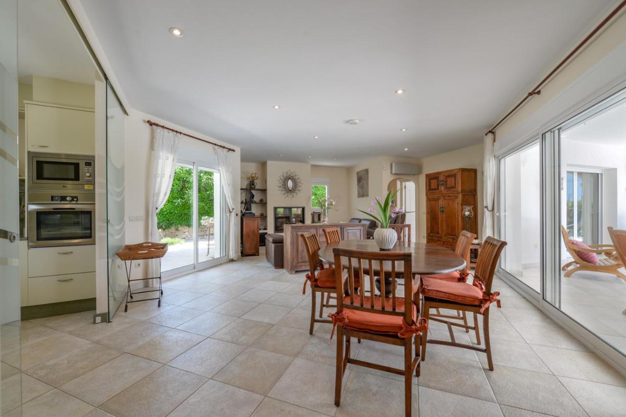 Villas Guzman - Acacias เบนิสซา ภายนอก รูปภาพ