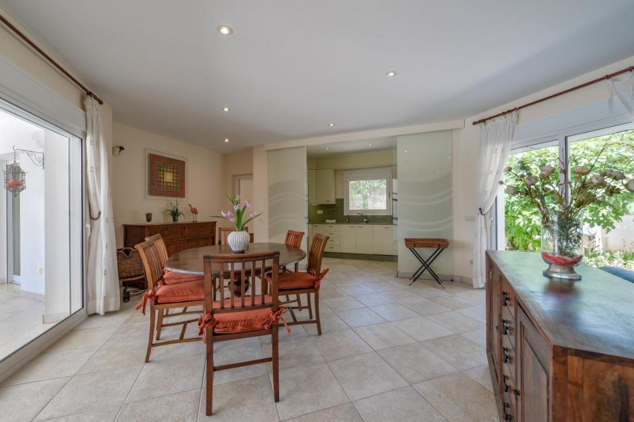 Villas Guzman - Acacias เบนิสซา ภายนอก รูปภาพ